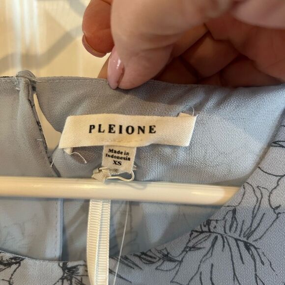 Pleione Blue floral Semi-Sheer sleeveless blouse w/ Camisole XS NWT - Picture 8 of 10